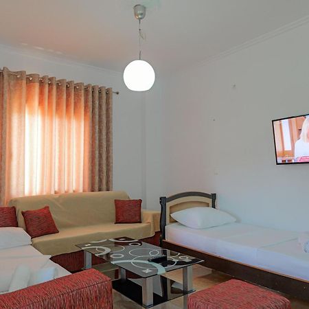 Guesthouse Moonlight Downtown Ksamil Buitenkant foto