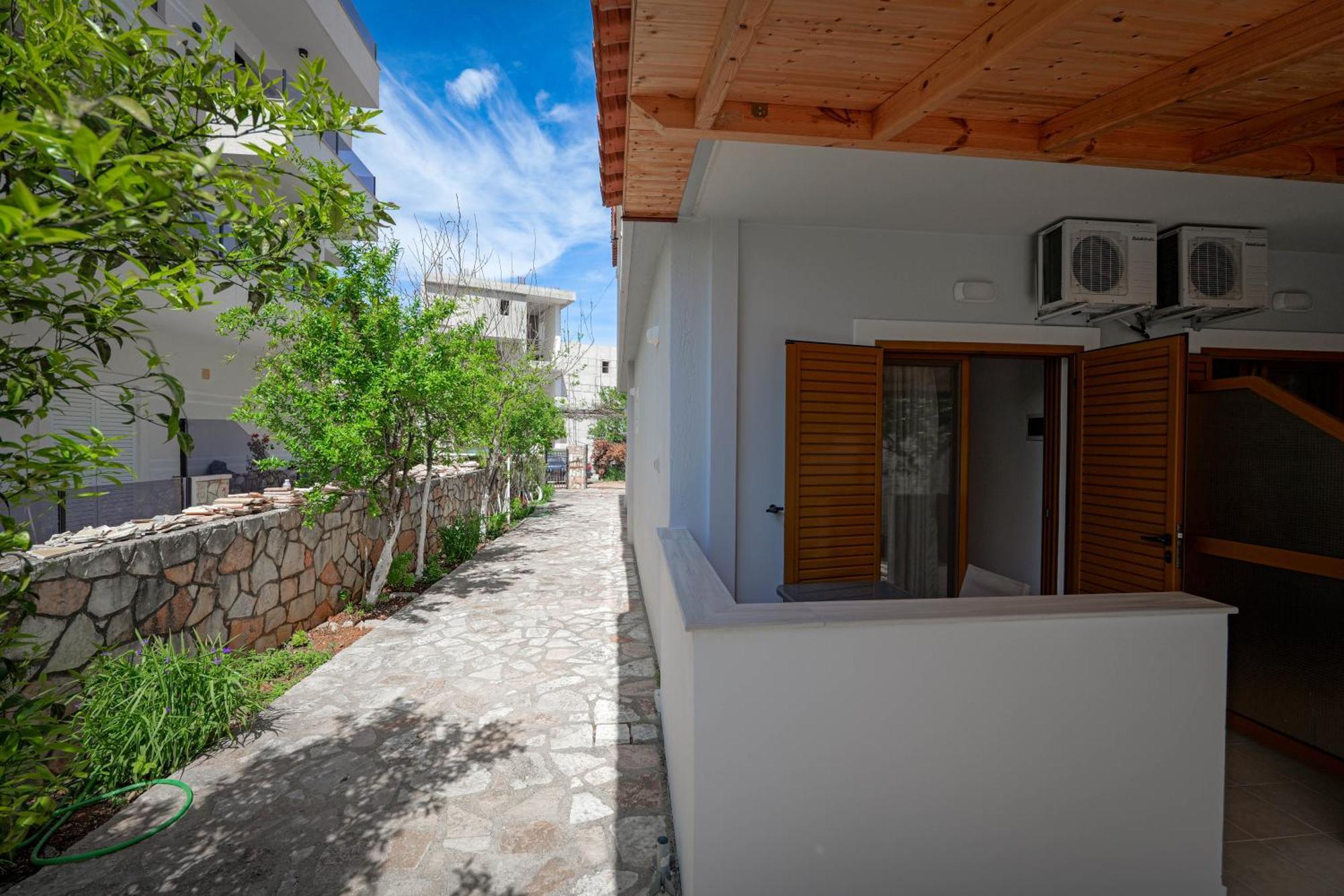 Guesthouse Moonlight Downtown Ksamil Buitenkant foto