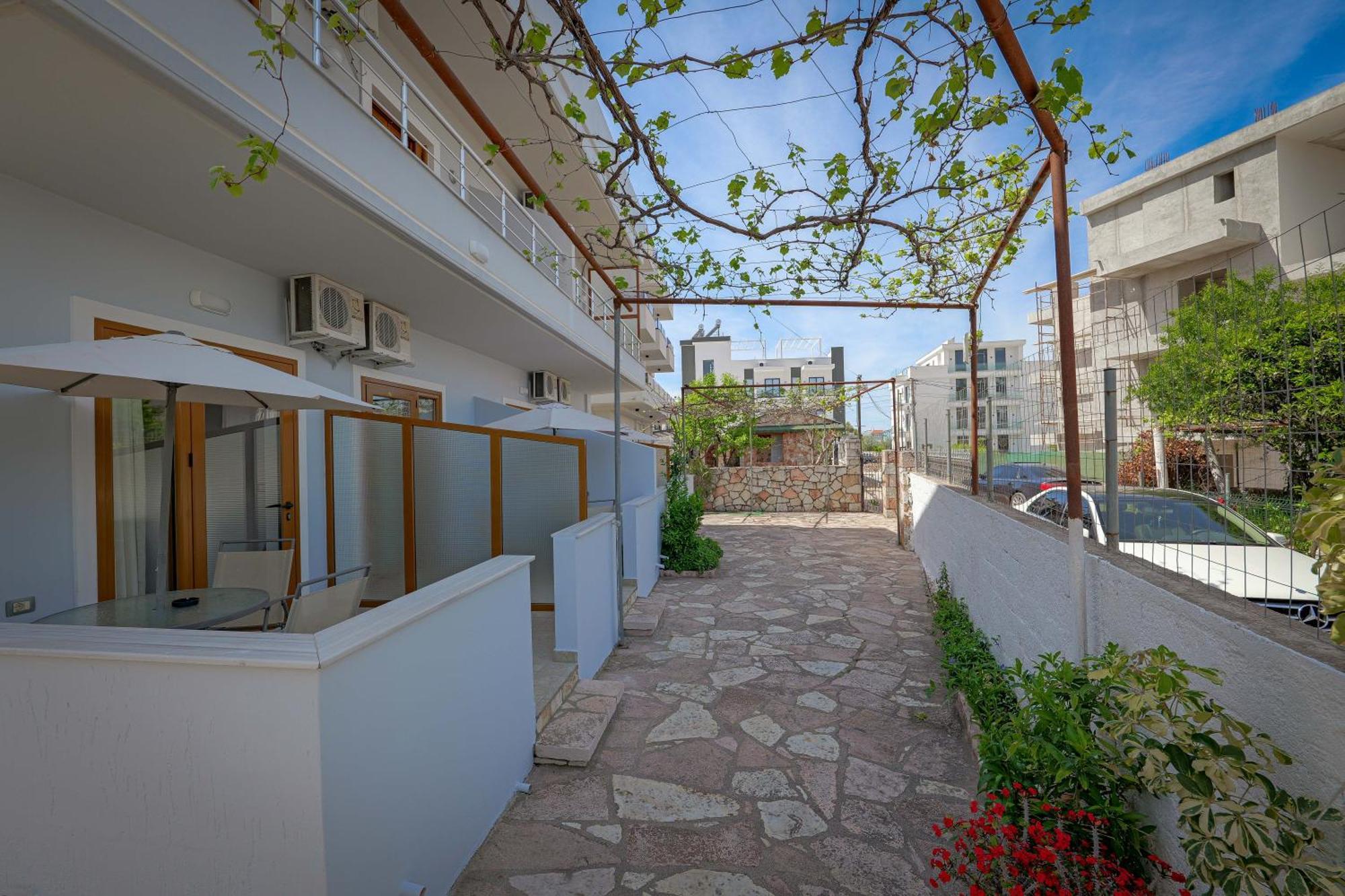 Guesthouse Moonlight Downtown Ksamil Buitenkant foto