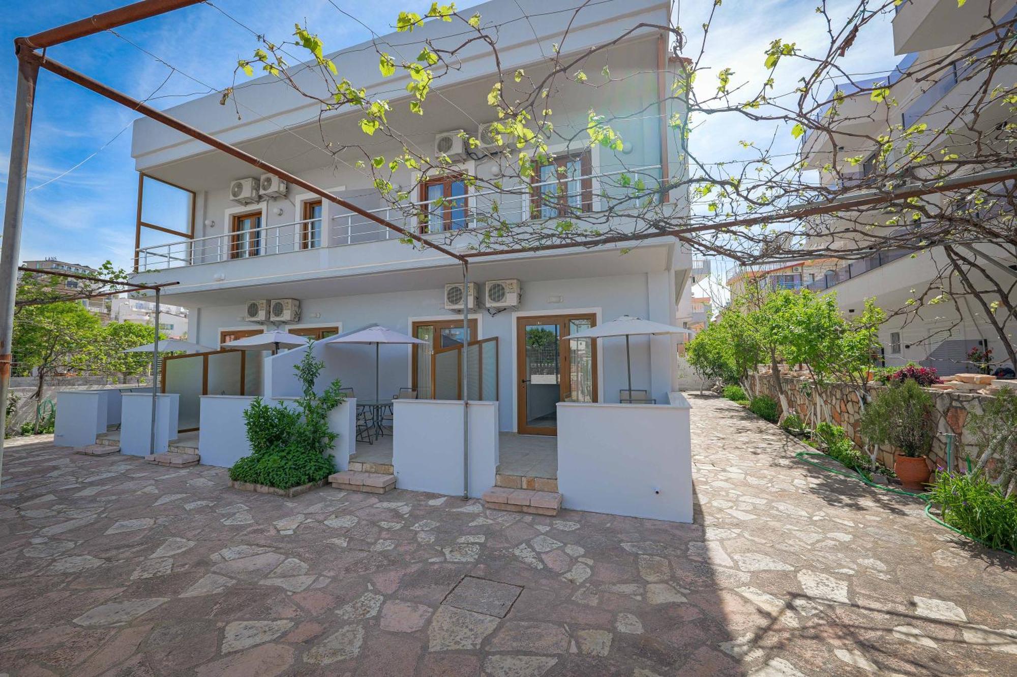 Guesthouse Moonlight Downtown Ksamil Buitenkant foto