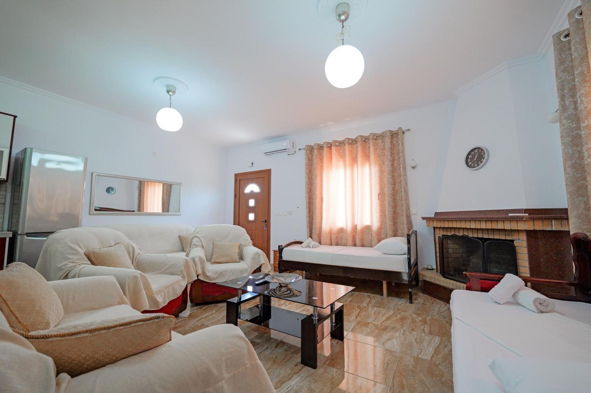 Guesthouse Moonlight Downtown Ksamil Buitenkant foto